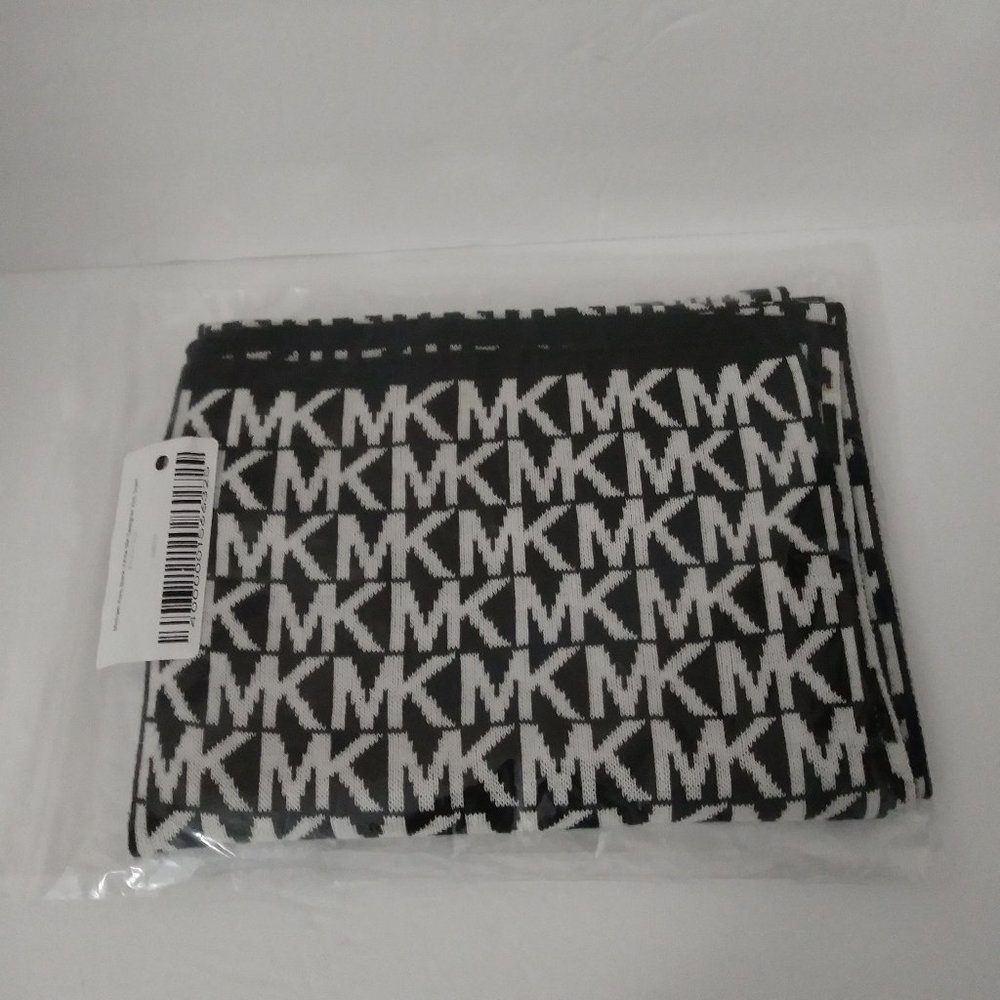 Michael Kors Logo Signature Women's Knit Scarf